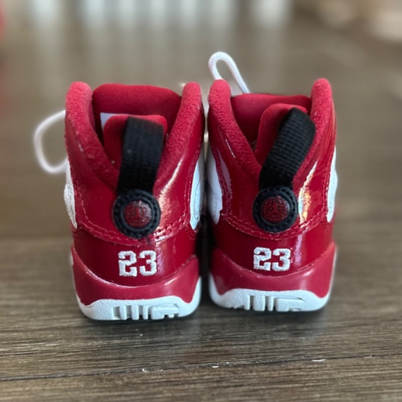 Jordans toddler 4C - Picture 2 of 5